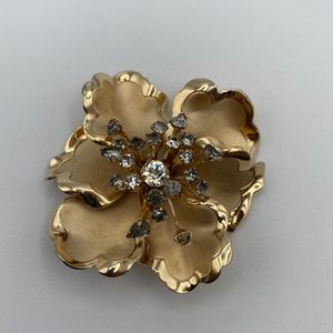 Gold Tone Flower rhinestone Brooch, Vintage 1950s